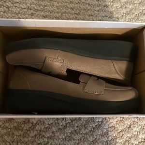 9️⃣ brown flats from cloud steppers-clarks